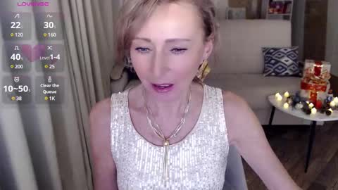Snapshot of veronicagilbert chatting on December 16, 5:06 am Helen online show from December 16, 5:06 am