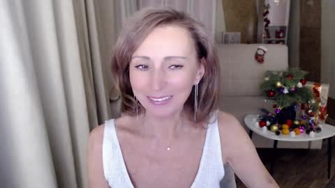 Snapshot of veronicagilbert chatting on December 27, 5:09 am Helen online show from December 27, 5:09 am
