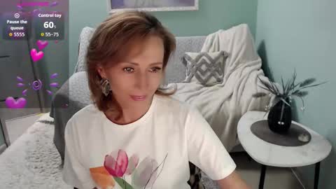 Snapshot of veronicagilbert chatting on October 4, 6:41 am Helen online show from October 4, 6:41 am