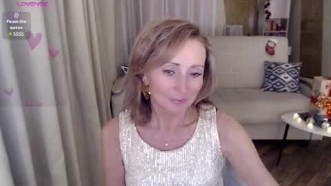 Snapshot of veronicagilbert chatting on December 18, 4:53 am Helen online show from December 18, 4:53 am