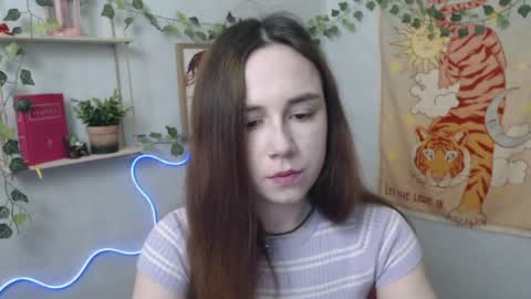 veryveryvery_shy online show from April 14, 5:40 am