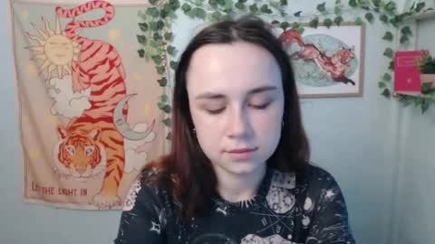 veryveryvery_shy online show from May 28, 5:49 am