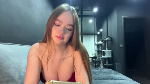 Esta online show from November 10, 3:18 pm