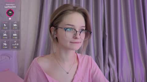 Snapshot of vialeta_baby chatting on October 16, 12:35 am Vi online show from October 16, 12:35 am