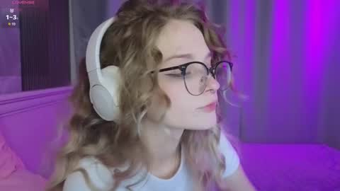 Snapshot of vialeta_baby chatting on October 1, 10:48 pm Vi online show from October 1, 10:48 pm