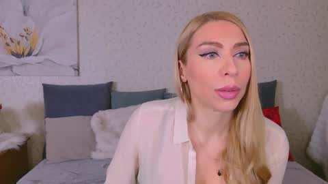 VickyVenus online show from April 4, 12:31 am