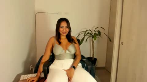 Snapshot of victoria__winner chatting on February 1, 2:26 am Victoria Santos online show from February 1, 2:26 am