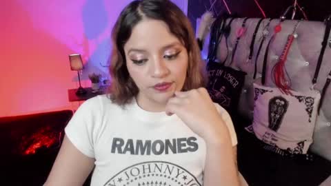 victoria_floyd1 online show from April 17, 9:50 pm