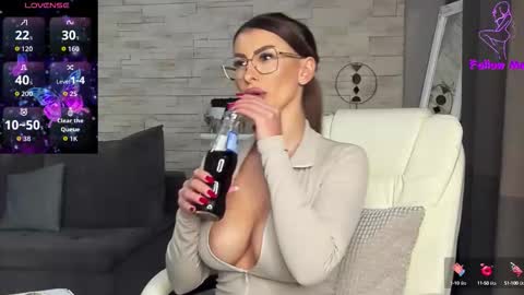 Victoria online show from October 10, 11:20 pm