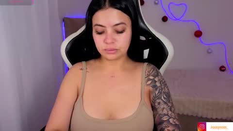 V  I C  T O R I A  online show from December 1, 8:55 pm