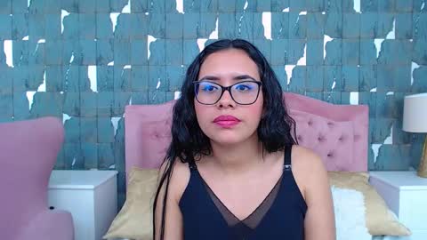 Viictoriasecret online show from November 13, 9:41 am