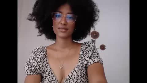 viiolettaaa online show from June 1, 9:49 pm