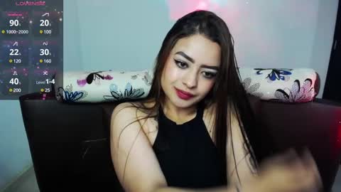Snapshot of vio_let_ chatting on February 23, 10:54 am Daniela online show from February 23, 10:54 am