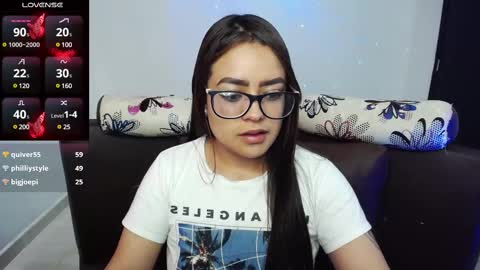 Snapshot of vio_let_ chatting on February 16, 9:38 pm Daniela online show from February 16, 9:38 pm