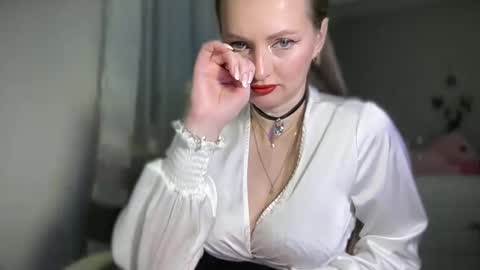 Snapshot of viola_1 chatting on March 2, 10:45 pm Funny girl online show from March 2, 10:45 pm