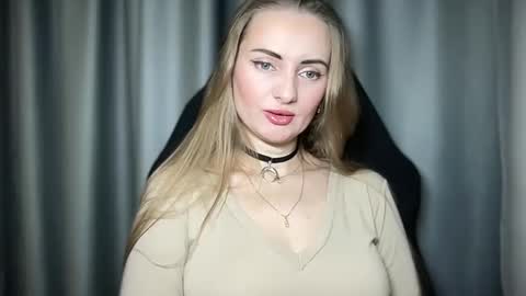 Snapshot of viola_1 chatting on December 14, 5:14 pm Funny girl online show from December 14, 5:14 pm