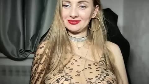 Snapshot of viola_1 chatting on February 1, 6:10 am Funny girl online show from February 1, 6:10 am