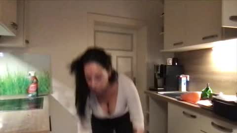 Snapshot of viola_beck chatting on October 12, 4:31 pm Vio online show from October 12, 4:31 pm