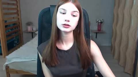 Snapshot of violaberry__ chatting on October 20, 4:15 am violaberry__ online show from October 20, 4:15 am