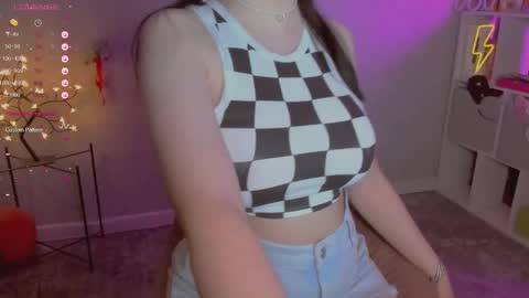 Snapshot of violet____h chatting on February 13, 6:59 pm violet____h online show from February 13, 6:59 pm