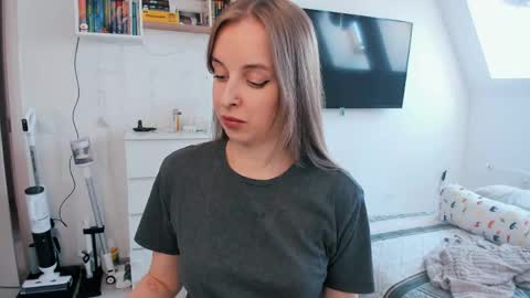 Violet online show from April 20, 12:08 pm