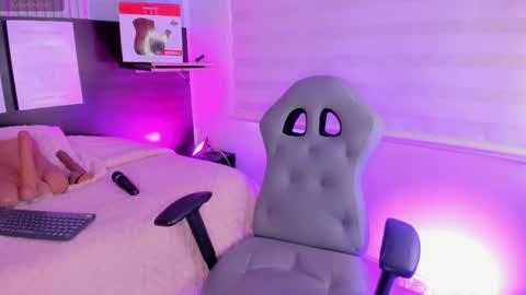 Snapshot of violet_spencer chatting on October 6, 8:35 pm Violeta online show from October 6, 8:35 pm