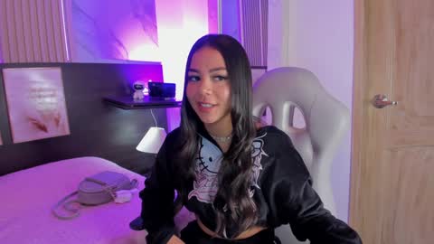 Snapshot of violet_spencer chatting on December 24, 2:44 pm Violeta online show from December 24, 2:44 pm