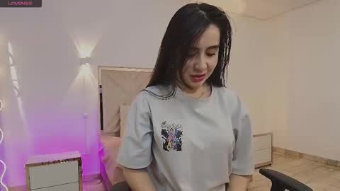 Snapshot of violet_tay1 chatting on October 19, 11:45 am violet_tay1 online show from October 19, 11:45 am