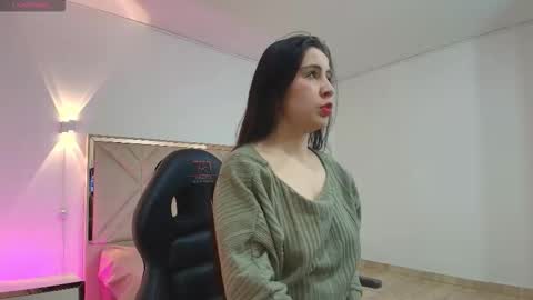 Snapshot of violet_tay1 chatting on October 4, 10:32 am violet_tay1 online show from October 4, 10:32 am