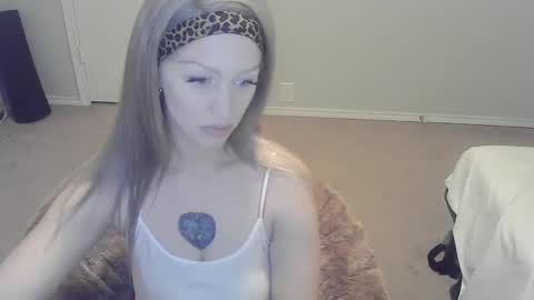 violet_winter97 online show from January 5, 4:04 am