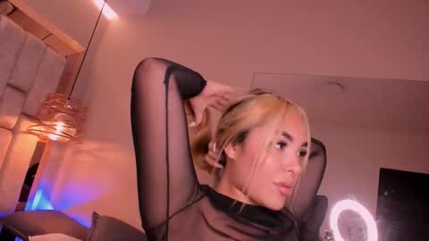 Violeta  online show from November 13, 2:05 pm