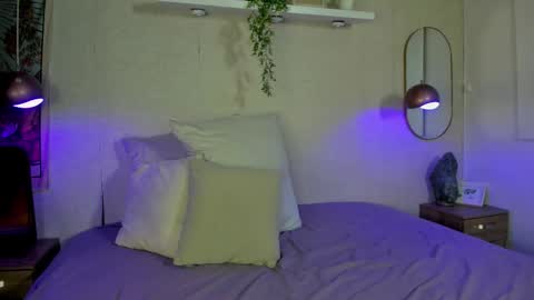 Snapshot of violeta_dh chatting on October 19, 4:09 pm Violeta online show from October 19, 4:09 pm