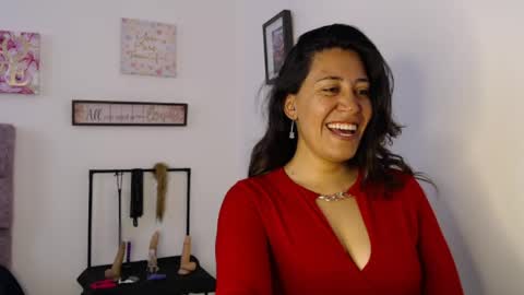 violeta_scott_ online show from May 1, 1:14 pm