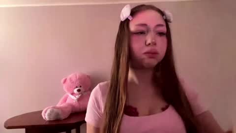 Annie online show from May 25, 9:19 am