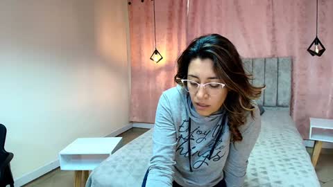 Snapshot of violetascott_ chatting on January 15, 1:09 pm VIOLETA online show from January 15, 1:09 pm