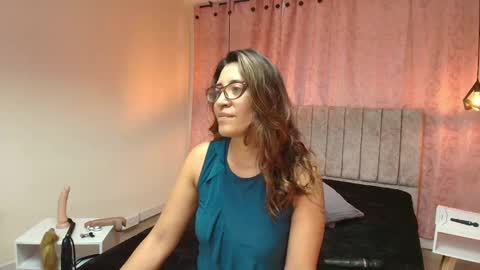 Snapshot of violetascott_ chatting on February 17, 12:49 pm VIOLETA online show from February 17, 12:49 pm