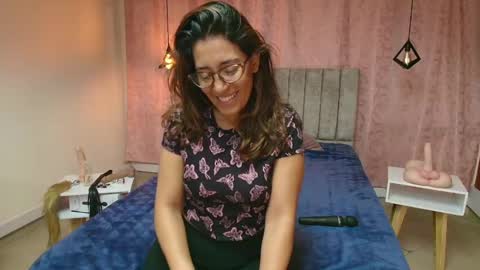 Snapshot of violetascott_ chatting on February 8, 12:17 pm VIOLETA online show from February 8, 12:17 pm