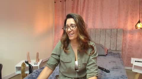 Snapshot of violetascott_ chatting on February 20, 12:47 pm VIOLETA online show from February 20, 12:47 pm