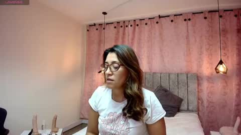 Snapshot of violetascott_ chatting on February 28, 12:42 pm VIOLETA online show from February 28, 12:42 pm
