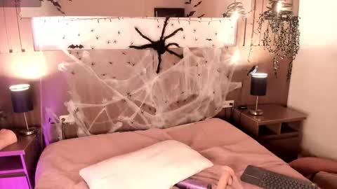 Violet online show from October 4, 3:27 pm