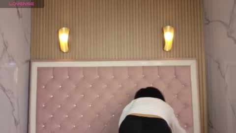 violeth_b online show from December 16, 1:06 pm