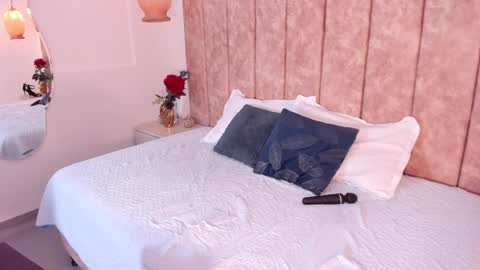 Snapshot of violethilton chatting on January 31, 7:08 pm violeth online show from January 31, 7:08 pm