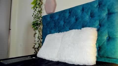 violett  rousee online show from October 30, 6:20 pm