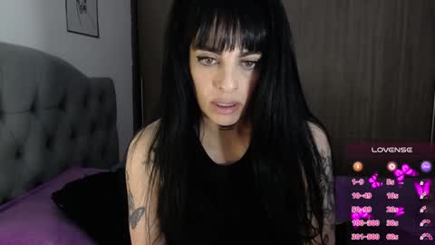 violett  Independent model online show from March 27, 5:09 am