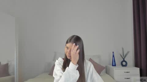 Snapshot of violetta_finch chatting on December 2, 8:48 am violetta_finch online show from December 2, 8:48 am