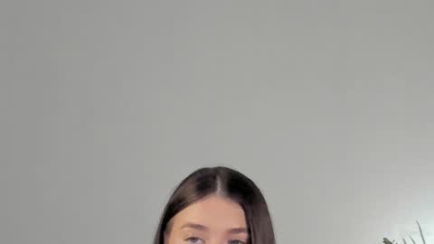 Snapshot of violetta_finch chatting on December 24, 8:22 am violetta_finch online show from December 24, 8:22 am