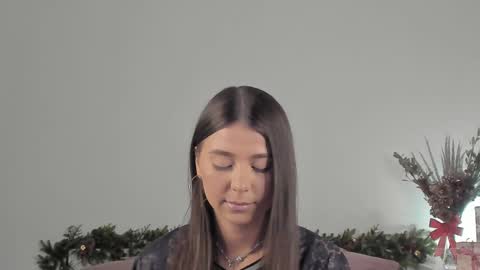 Snapshot of violetta_finch chatting on January 13, 8:15 am violetta_finch online show from January 13, 8:15 am