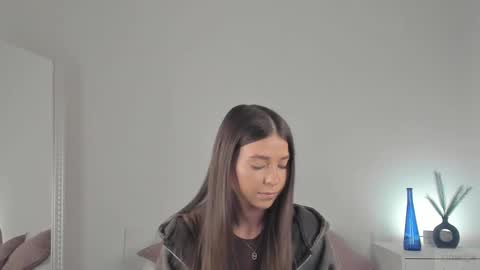 Snapshot of violetta_finch chatting on February 13, 8:27 am violetta_finch online show from February 13, 8:27 am