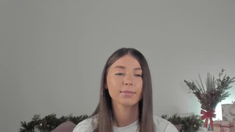 Snapshot of violetta_finch chatting on January 16, 8:11 am violetta_finch online show from January 16, 8:11 am