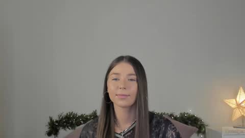 Snapshot of violetta_finch chatting on December 7, 8:22 am violetta_finch online show from December 7, 8:22 am